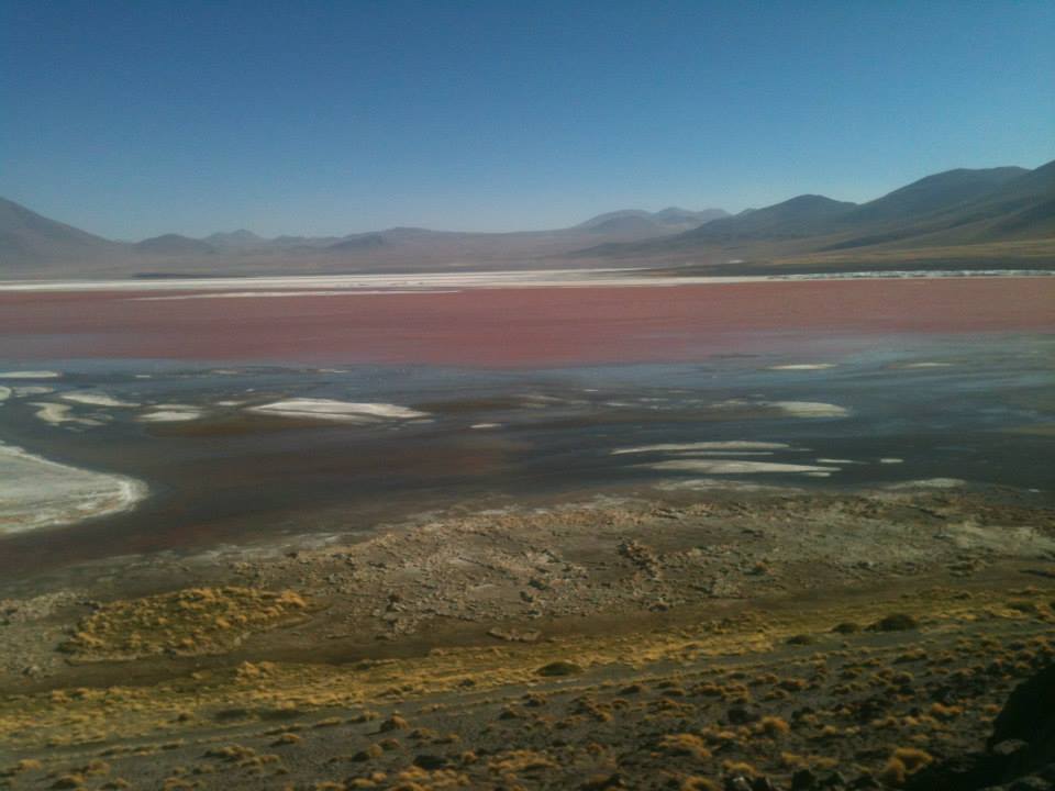 red lagoon uyuni
