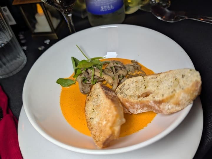 Garlic Mushrooms Medley, Pepper & Paprika Cream Sauce